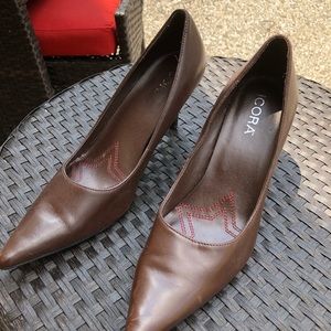 I Ora brown pumps. Size 8